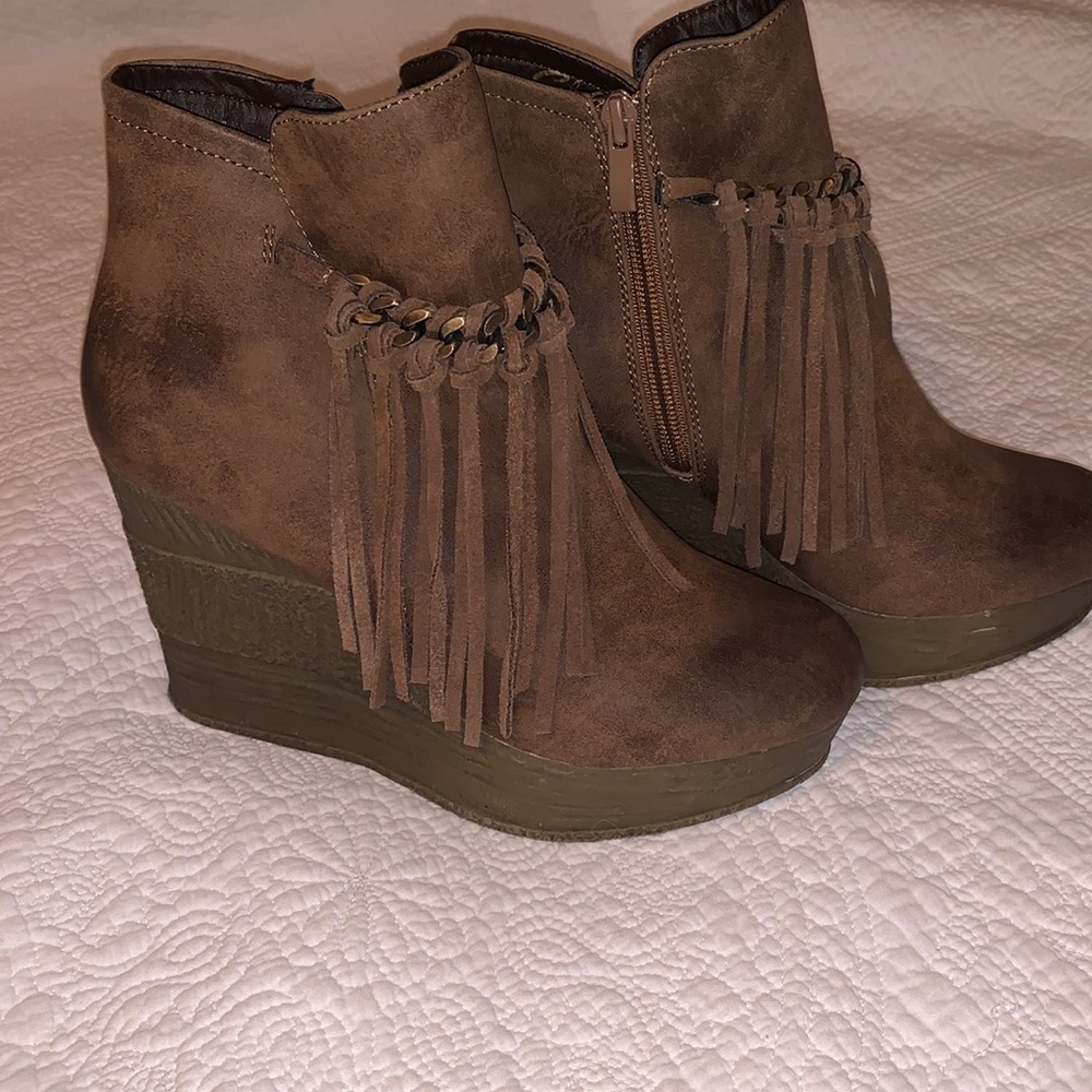 Sbicca Fringe Booties size 8